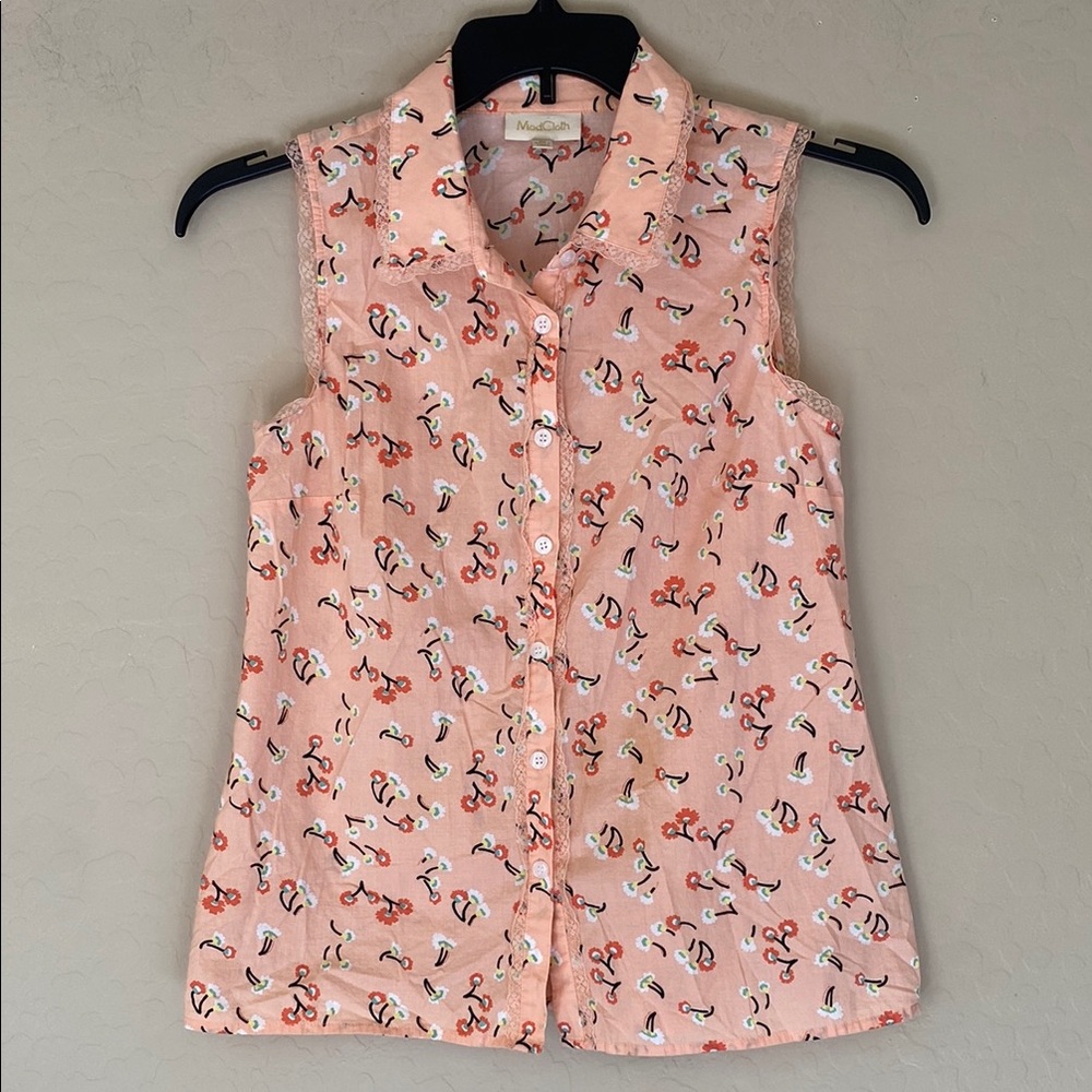 ModCloth, medium, floral sleeveless button up top with lace detail